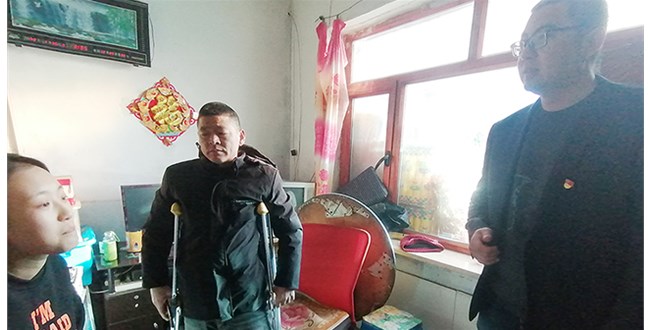 黨愛無止境，助學(xué)見真情